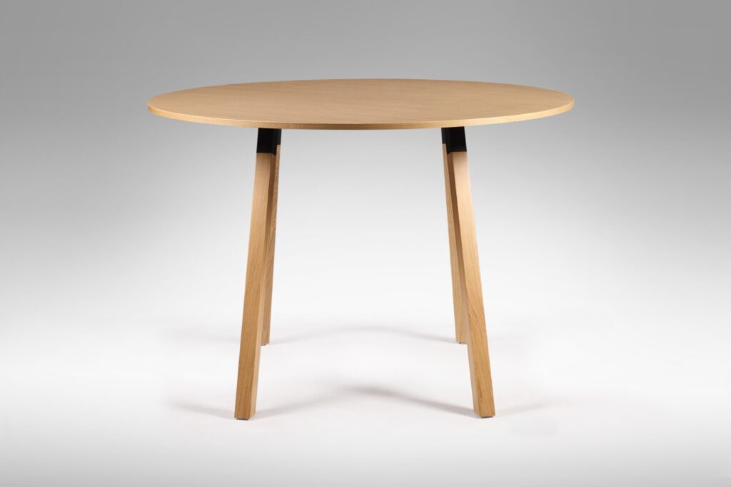 koosolekulaud koko ümmargune otsast