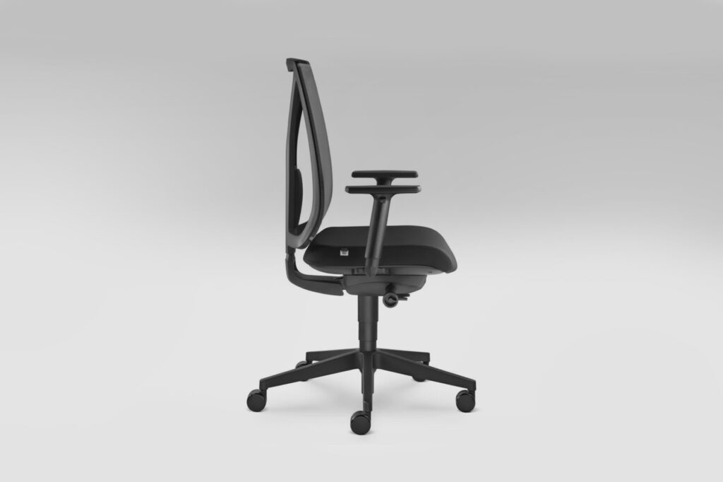 kontoritool leef küljelt