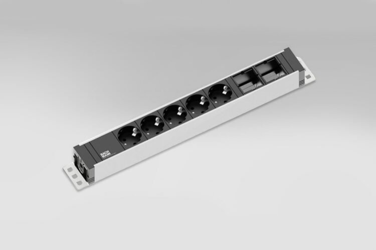 pistikupesa universal 5 x vool