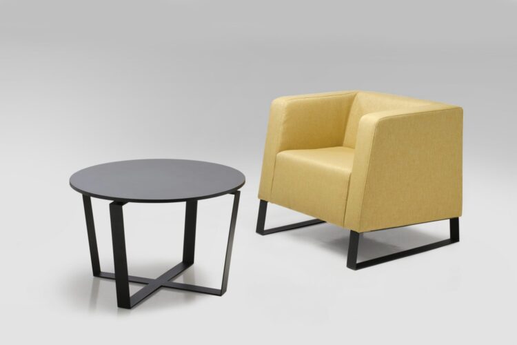 Selge joone ja ajatu disainiga FRANK sobib eelkõige avalikesse ruumidesse. Tugitooli, väikese diivani ja laua jalad on valmistatud naturaalsest tammepuidust ja kauni tappühendusega. Tooteid on võimalik tellida ka elegantse joonega metalljalgadel.