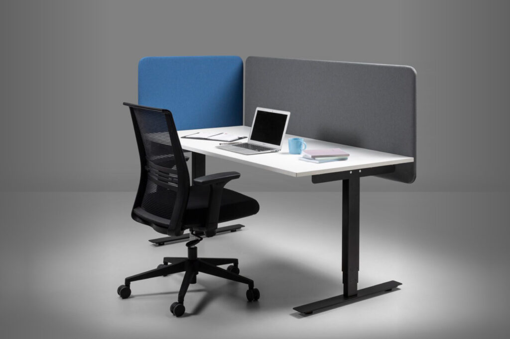 SOFT akustilised lauasirmid on lihtsad, kuid praktilised ja heli summutavate omadustega. SOFT sirmid ja paneelid vähendavad avatud büroodes mürareostust, toimivad ruumijagajatena ning on ühtaegu ka sisekujunduselemendid. Väga lai valik erinevaid mõõtusid ja lauale kinnitamise lahendusi.