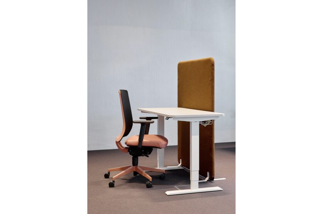 softi põrandasirm oranzi tooliga