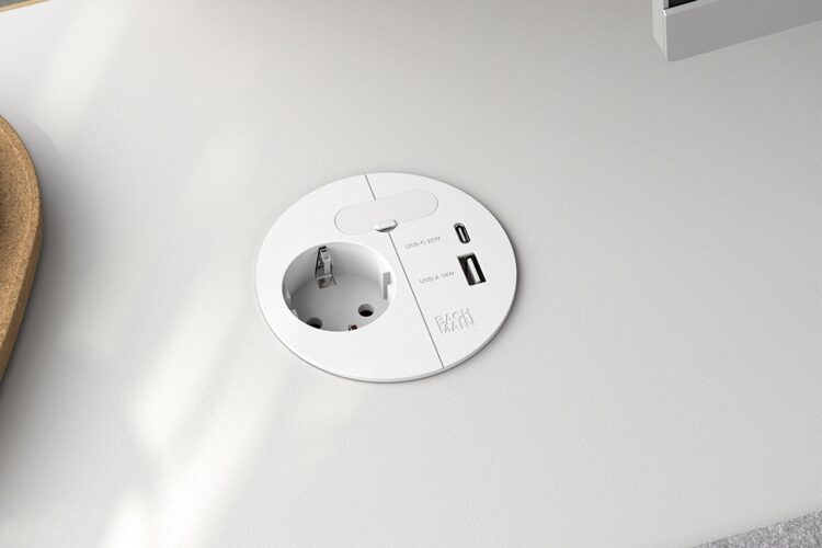 pistikupesa loop in charger valge